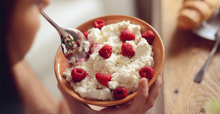 Cottage cheese alternative made from fermented apricot kernels