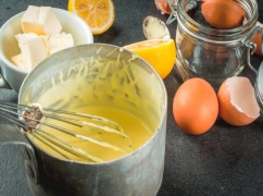 Heat stable liquid egg yolk with salt
