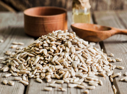 Hulled sunflower kernels - feed grade