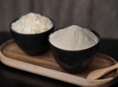 Potato flakes and granules