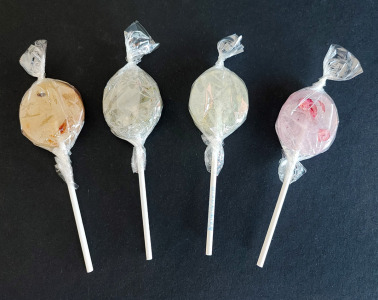 Lollipops with  freeze-dried fruits or herbs