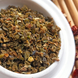 dehydrated granules green  flakes pepper powder