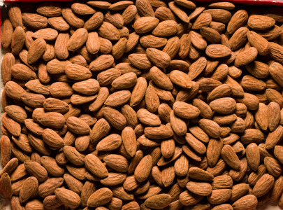Natural almonds