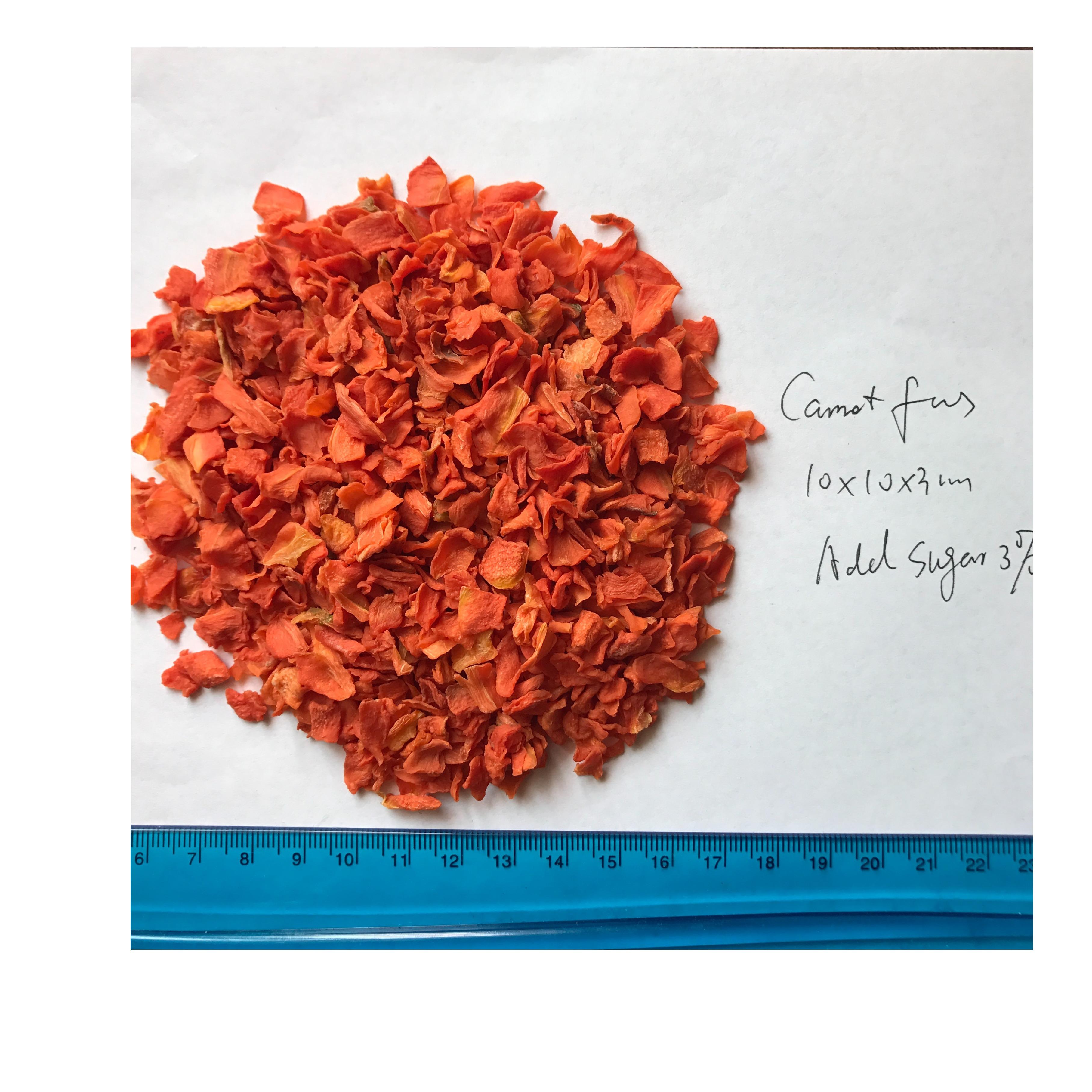 DEHYDRATED CARROT FLAKES 10*10*3MM