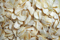 Dehydrated garlic flakes(with roots)