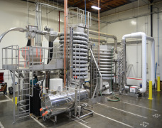 Heat treatment equipment for dry ingredients