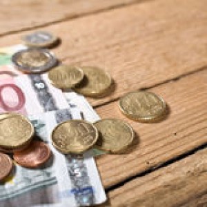 euros-money-bank-note-small-change-desk-43824043