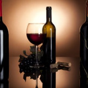 red-wine-bottle-glass-grapes-13568691