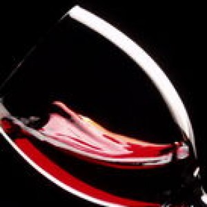 glass-red-wine-15371214