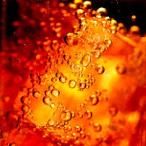 cola-ice-bubbles-glass-closeup-41215176