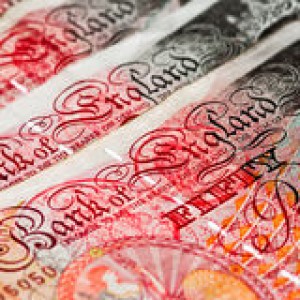 fifty-pounds-sterling-uk-currency-macro-20426389